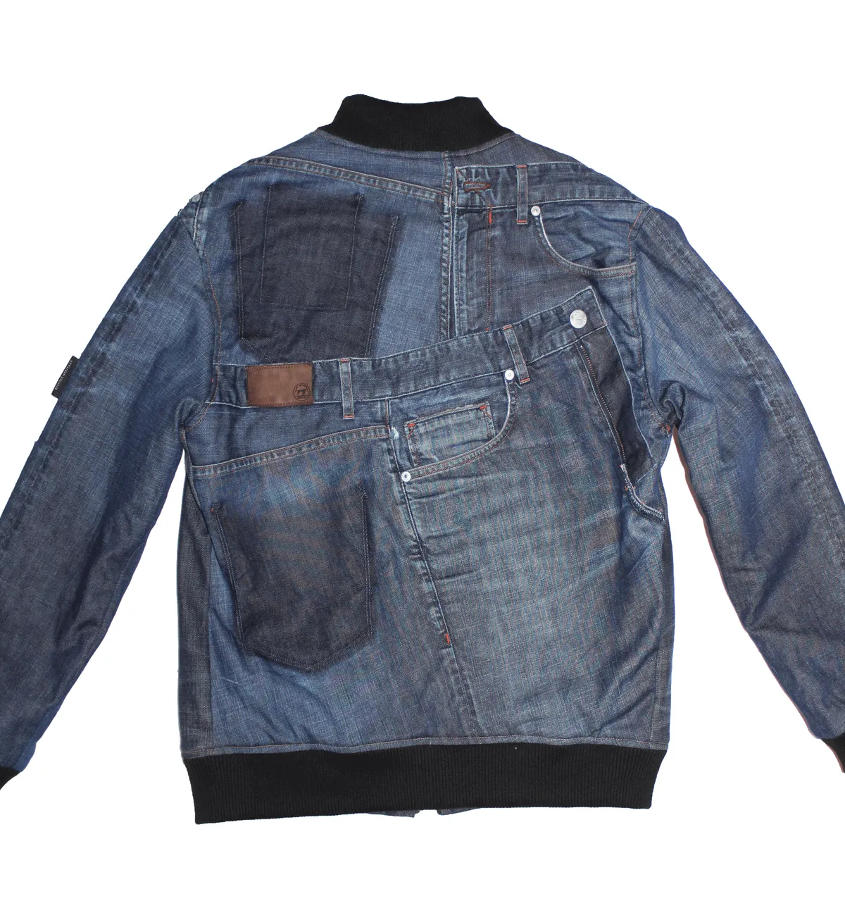 Chaqueta bomber armada con paneles de jeans reutilizados y puños negros