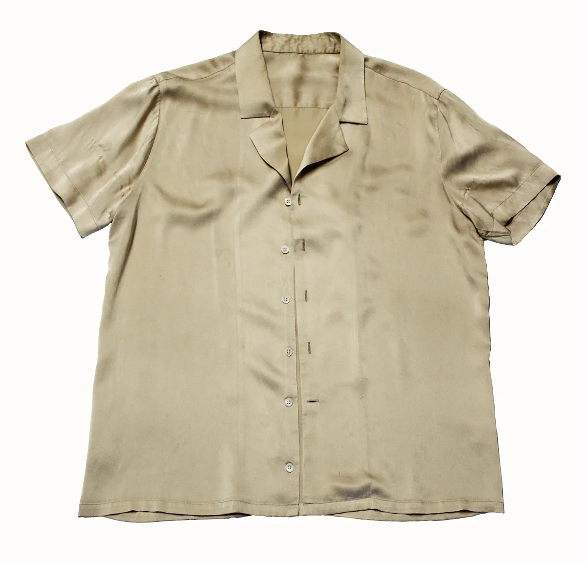 Camisa de seda manga corta con cuello camisero abierto